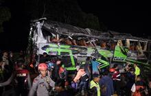Aksi Seribu Lilin Pelajar Depok Kenang Korban Kecelakaan Maut SMK Lingga Kencana di Ciater Subang