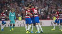 Para pemain Granada merayakan gol ke gawang Barcelona. (AFP/Jorge Guerrero)