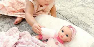 Akun instagram Ameena yamg dikelola kedua orang tuanya baru saja mengunggah beberapa foto dan video terbaru.