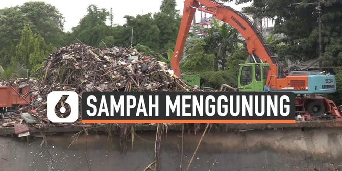 VIDEO: Sampah Menggunung di Pintu Air Manggarai