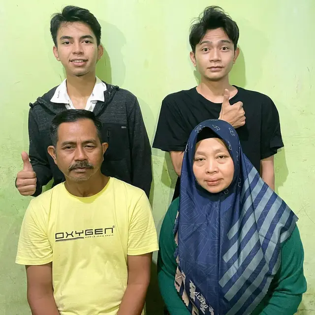 Sang Ayah Meninggal Dunia, Ini 6 Potret Kenangan Dimas Ahmad dan Mendiang