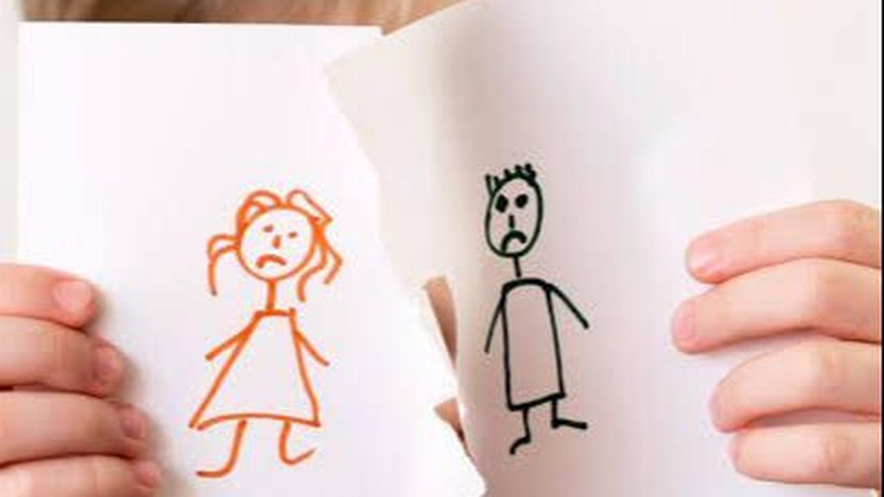 Viral Seorang Guru Tiba-tiba Diam saat Mengajar usai Baca Curhatan Siswanya, Bikin Ikut Sedih