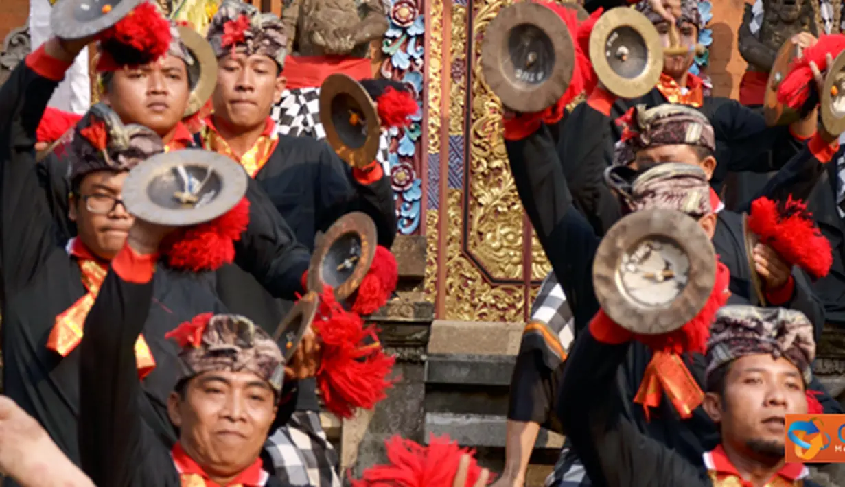 Citizen6, Jakarta: Dalam rangka memperingati Piodalan Pura Amartha Jati, Cinere, Jawa Barat yang ke-26, diadakanlah Festival Bleganjur pada, Minggu (10/7). (Pengirim: Wisnu Harsakti)