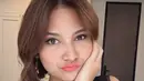 Dalam media sosial Instagramnya, banyak dari netizen dan selebriti kini mebanjiri kolom komentar Instagramnya. Banyak yang kaget namun tidak sedikit yang langsung memberi pujian dengan penampilan terbarunya ini karena tampil berbeda dari biasanya. (Liptuan6.com/IG/@indahpermatas)