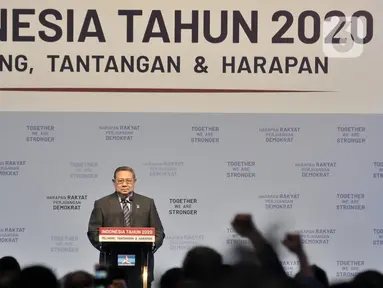 Ketum Partai Demokrat, Susilo Bambang Yudhoyono (SBY) menyampaikan pidato saat acara  Refleksi Pergantian Tahun di di Jakarta Convention Center, Rabu (11/12/2019). Pidato tersebut mengangkat tema Indonesia Tahun 2020 "Peluang, Tantangan, dan Harapan". (merdeka.com/Iqbal S. Nugroho)