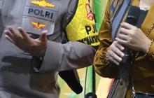 ⁠Kapolri Asyik Konser Bareng Ndarboy Genk Bikin para Jenderal Polisi Santuy Joget, Penampilan Sang Istri Ramai Jadi Sorotan