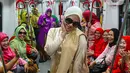 Aksi dilakukan sepanjang rute LRT Jakarta, dari Stasiun Velodrome hingga ke Pegangsaan Dua. (Liputan6.com/Angga Yuniar)