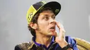 Mimik muka Valentino Rossi saat konferensi pers peluncuran motor baru Yamaha, Xabre, di The Mulia Resort, Bali, Selasa (26/1/2016). (Bola.com/Vitalis Yogi Trisna)