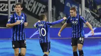 Pemain Atalanta, Mario Pasalic, melakukan selebrasi usai membobol gawang Manchester City pada laga Liga Champions 2019 di Stadion San Siro, Rabu (6/11). Kedua tim bermain imbang 1-1. (AP/Luca Bruno)