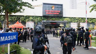 Barang Bukti Penggeledahan Rumah Mewah Sentul Dibawa ke Polda Metro Jaya