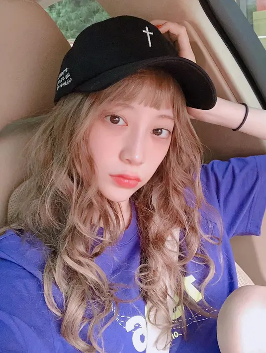Dilansir dari Soompu, Ye Seul mengunggah sebuah screenshot yang menunjukkan direct message dari netizen yang menanyakan prihal kabar itu. (instagram/yeseul0104)
