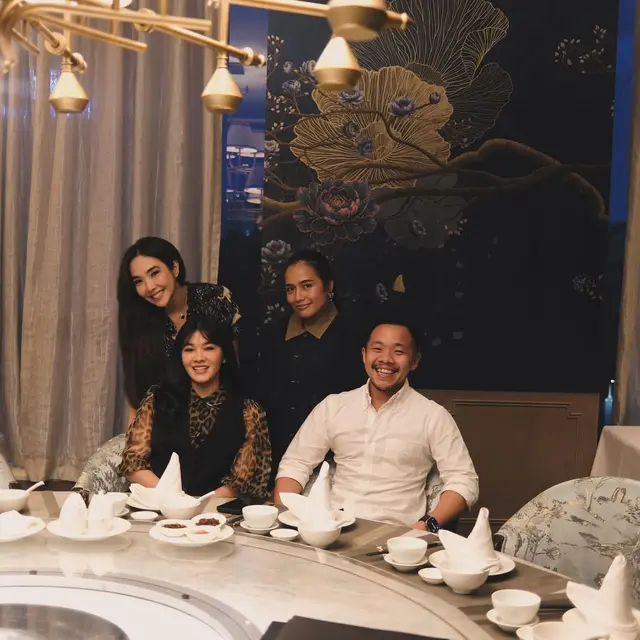 Pesona Naysila Mirdad yang Makin Matang di Usia 38 Tahun dengan Curtain Bangs