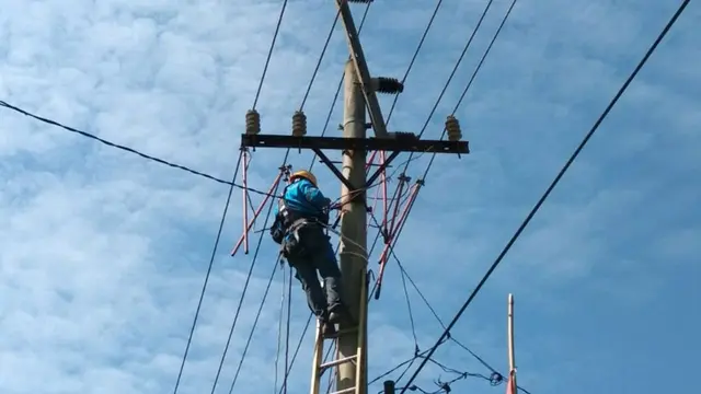 PLN bergerak cepat memulihkan kelistrikan pasca gempa bumi yang menerjang Bengkulu dan sekitarnya pada Rabu (19/8/2020). (Dok PLN)