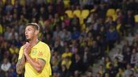 Striker baru Cardiff City, Emiliano Sala, dikabarkan berada di dalam pesawat yang hilang kontak di wilayah Alderney, Senin (21/1/2019). (AFP/Sebastien Salom Gomis)