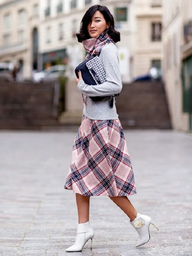 [Bintang] Nggak Bosenin, 4 Tips Padu-padan Rok Tartan Ala Cewek Milenials