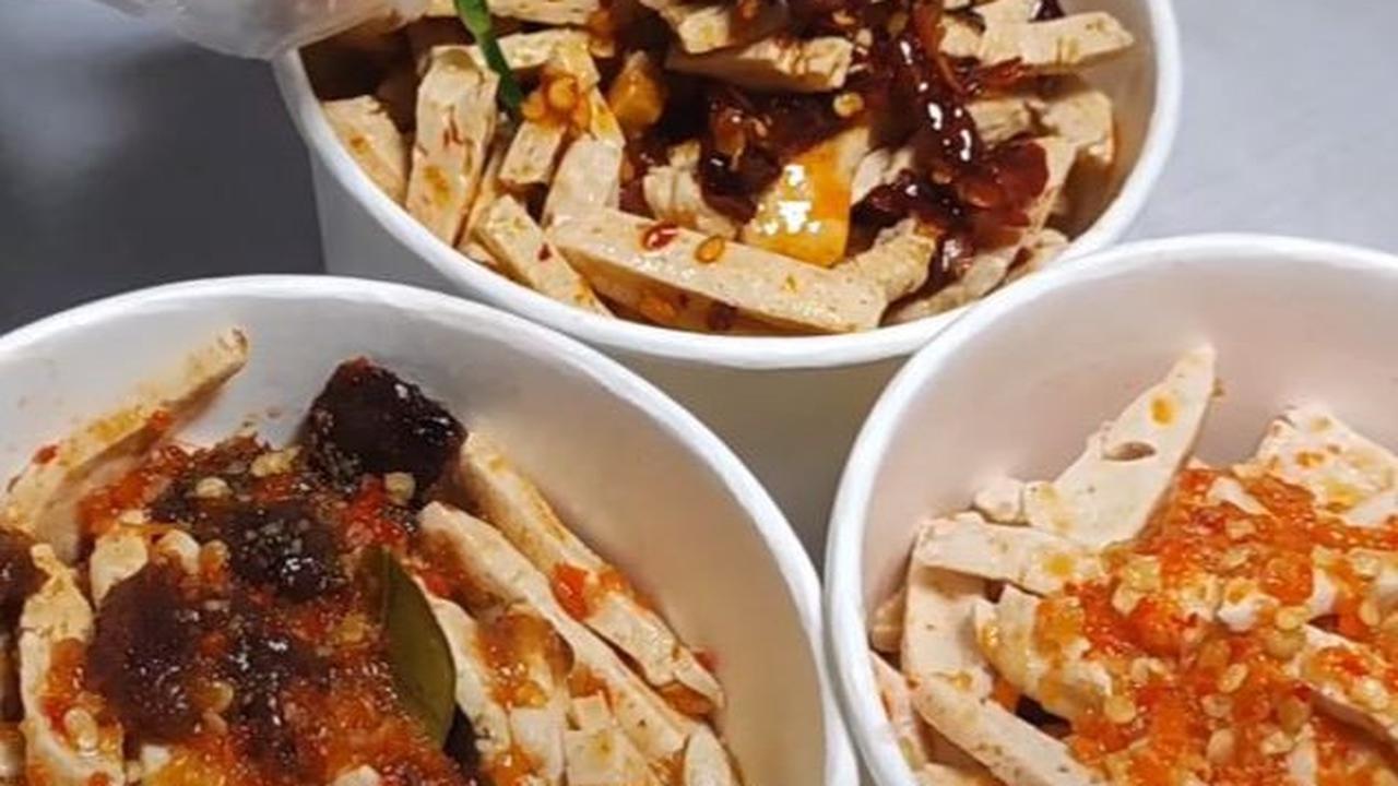 Banting Setir Jadi Penjual Basreng Kocok, Mantan TKW Hongkong Ini Sukses Jual 600kg per Bulan