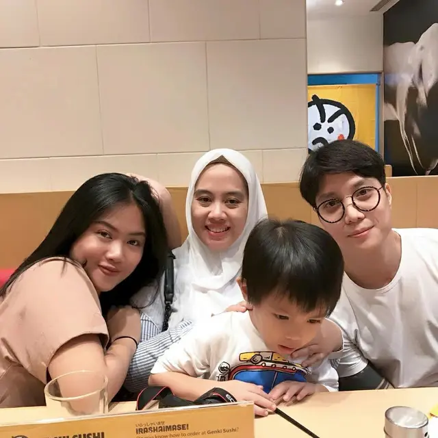 Ibunda Dikta Yovie and Nuno Meninggal, Ini 6 Potret Kenangan Kebersamaannya