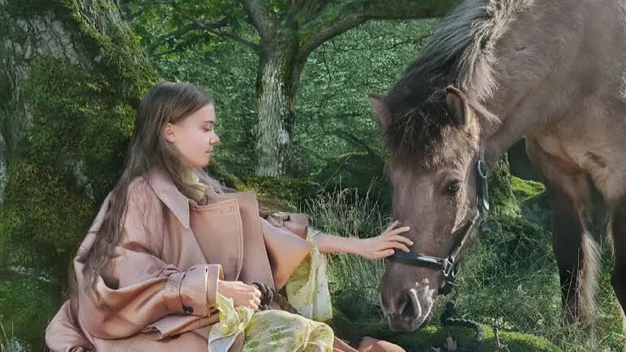 Greta Thunberg Kritik Pedas Industri Fesyen Saat Tampil di Sampul Majalah Vogue Skandinavia