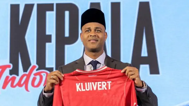 Patrick Kluivert diperkenalkan sebagai pelatih baru Timnas Indonesia, Minggu (12/01/2025). (c) Bola.net/Bagaskara Lazuardi