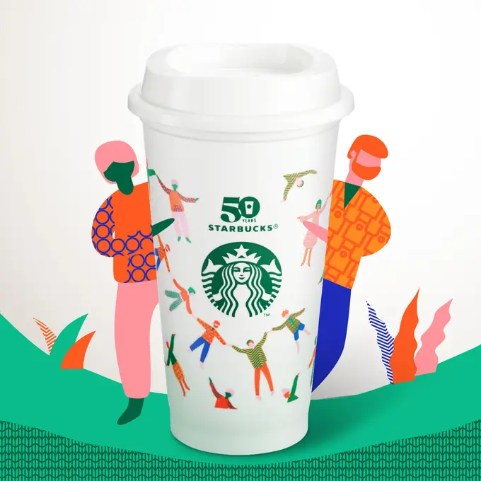 Hadiah untuk Memberi Kembali: Starbucks memberikan reusable cup gratis, mengajak pelanggan terlibat dalam perjalanan mencapai sumber daya yang positif.