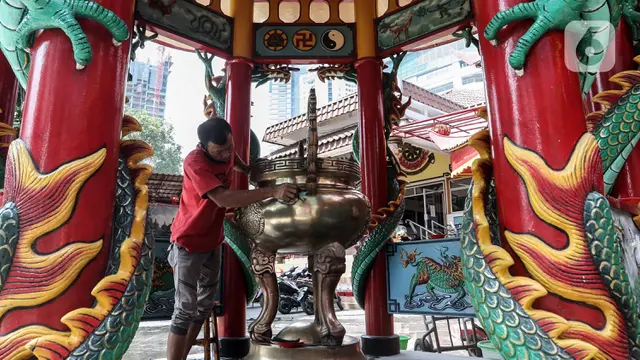 Ritual Bersih-Bersih Vihara Amurva Bhumi Jelang Tahun Baru Imlek