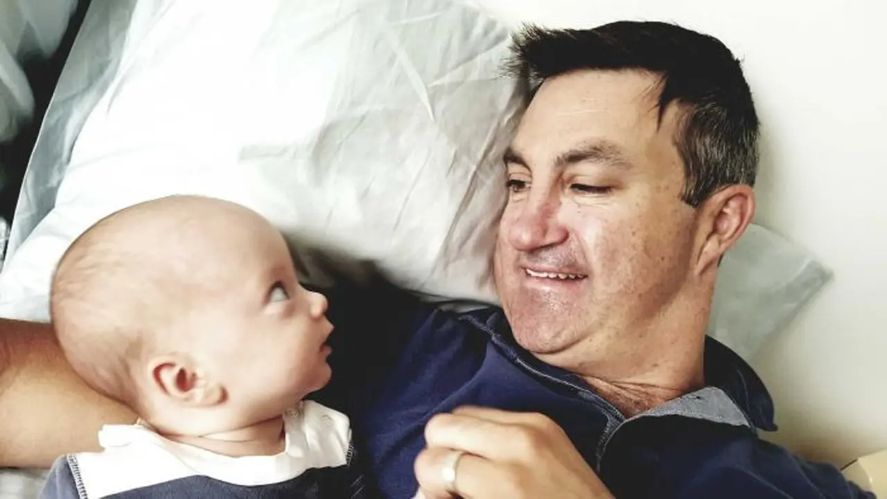 Harvey, bayi Australia yang bisa berjalan usai dioperasi saat masih berada di dalam kandungan ibunya (sumber: Claudine Fitzgibbon / ABC Australia)