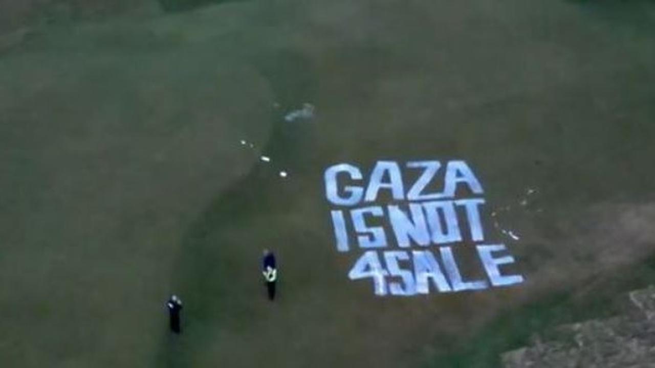 Aktivis Pro-Palestina Tulis Pesan Tegas 'Gaza is Not for Sale' di Lapangan Golf Donald Trump