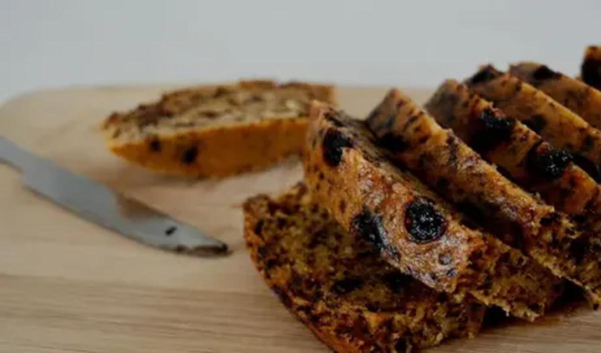 2.	Kue Bolu Pisang Kukus