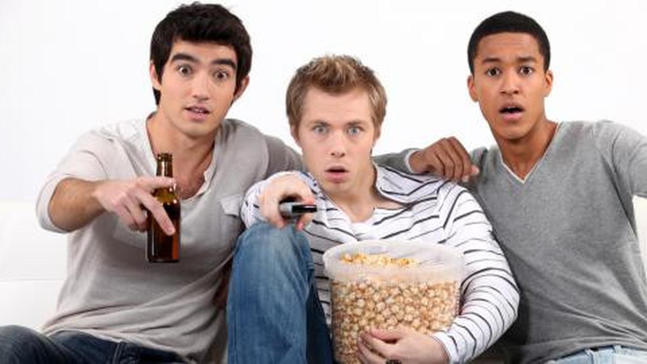 Nonton adegan mesra di film bikin remaja rentan seks bebas