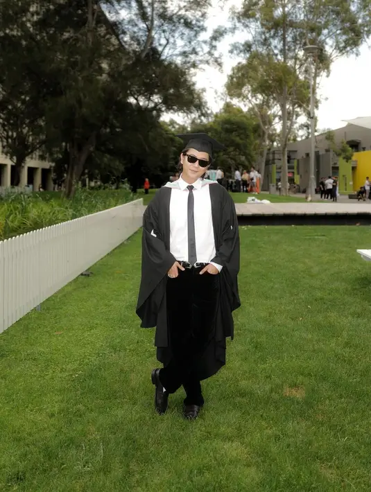 Iqbaal Ramadhan wisuda [Instagram/iqbaal.e)