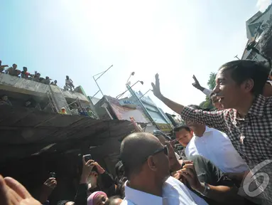 Capres Joko Widodo berkunjung ke Malioboro dan Pasar Beringharjo di Yogayakrta, Senin (2/6/2014) (Liputan6.com/Herman Zakharia).