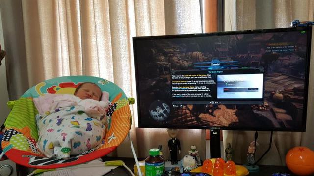 7 Potret Kocak Saat Ayah Harus Mengurus Anaknya