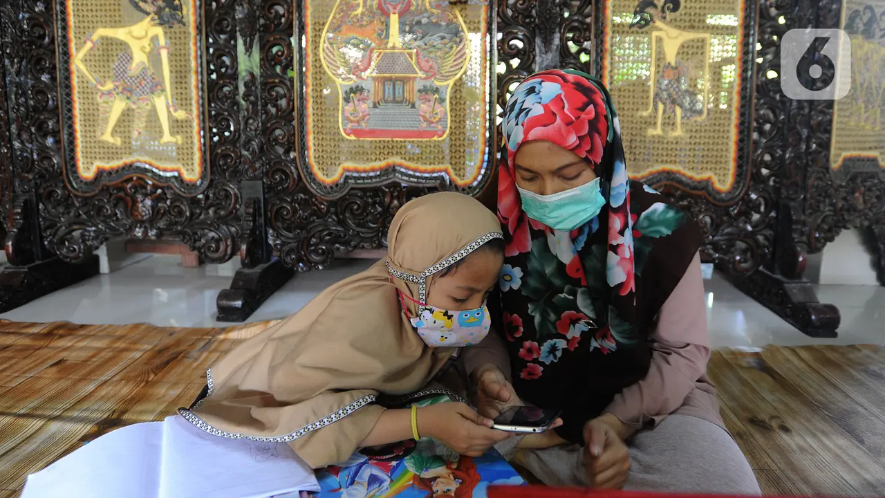FOTO: Bantu Siswa Belajar Daring, Warga Depok Sediakan Wifi Gratis