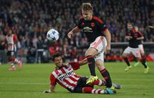 Ini insiden patah kaki Luke Shaw usai dijegal pemain PSV Eindhoven
