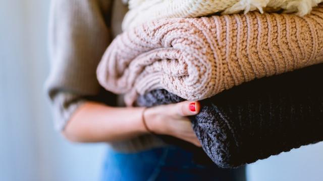 7 Cara Merawat Sweater Agar Tetap Awet dan Tidak Mudah Melar - Hot  Liputan6.com