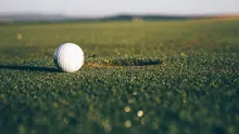 Ilustrasi golf, olah raga bola kecil. (Photo by Markus Spiske on Unsplash)