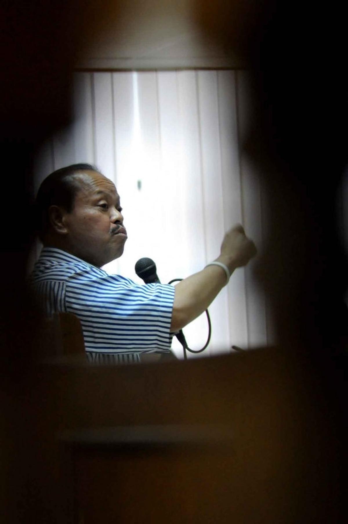 Ekspresi marah Sutan Bhatoegana saat bersaksi di sidang kasus ESDM
