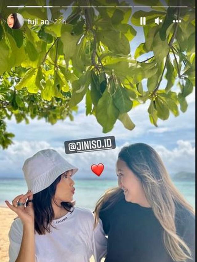 6 Potret Fuji di Labuan Bajo, Kerja Sekaligus Liburan