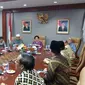 Badan Pembina Ideologi Pancasila (BPIP) menerima kedatangan Imam Besar Grand Syeikh Al Azhar Ahmad Muhammad Ath-Thayeb di gedung Sekretrariat Negara, Jakarta, Kamis (3/5/2018). (Liputan6.com/Hanz Jimenez Salim)