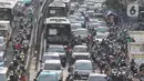Pada hari ini, Jumat (16/5/2025) pukul 18.00 WIB, kualitas udara Jakarta masuk dalam kategori tidak sehat bagi kelompok sensitif.(Liputan6.com/Angga Yuniar)