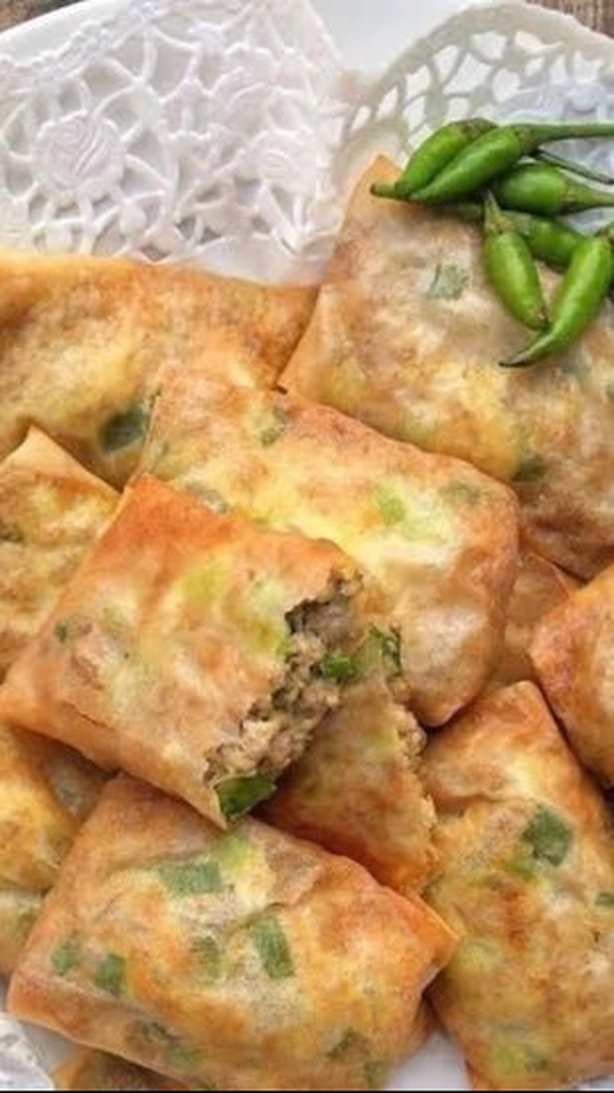 3. Resep Martabak Telur Kulit Lumpia dengan Isian Ayam dan Tahu