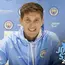 John Stones adalah seorang bek tengah teremahal di dunia setelah Manchester City menebusnya dengan harga sebesar 47.5 juta poundsterling