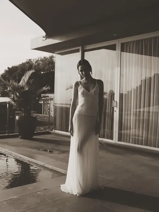 Dengan gaun ini, Alyssa Daguise pamerkan fitur body ramping yang bikin gaun ini terlihat begitu cantik [@alyssadaguise]