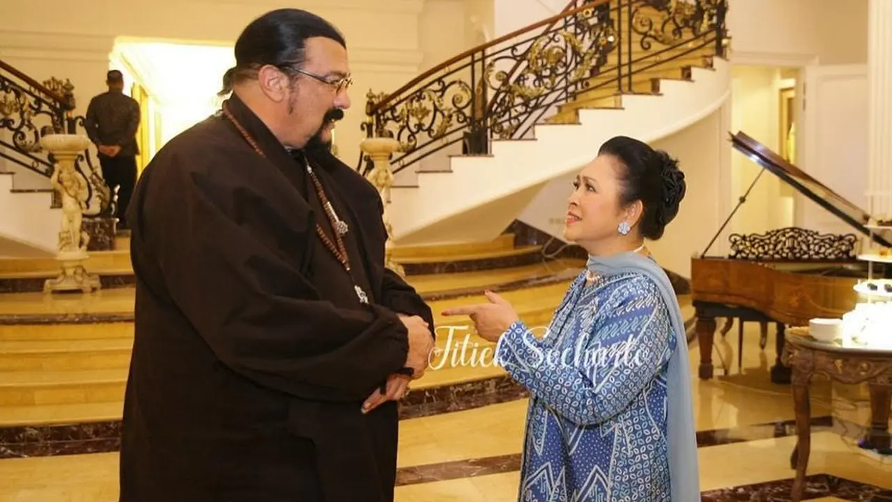 Potret Titiek Soeharto Tampak Akrab Menjamu Prabowo dan Steven Seagal