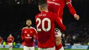 Manchester United mencetak gol ketiga lewat aksi Bruno Fernandes pada menit ke-90. (Adrian Dennis/AFP)