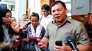 Kuasa hukum Polri, Riki HP Sitohang memberikan keterangan pers usai sidang praperadilan kepada Majelis hakim, PN Jaksel, Senin (8/6/2016). Hakim Dahmiwirda mengabulkan permohonan pihak Novel Baswedan. (Liputan6.com/Yoppy Renato)