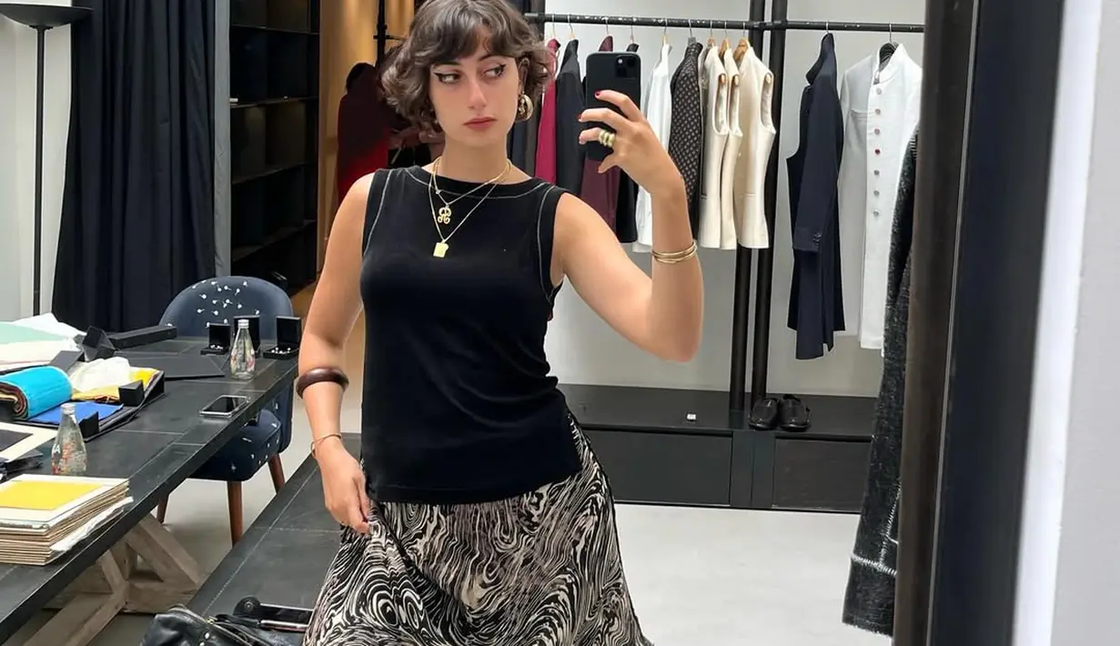 Elevansi gaya juga bisa dioptimalkan dengan tampilan animal print yang begitu seru untuk optimasi gaya. (Foto: Instargam/ Rama Duwaji)