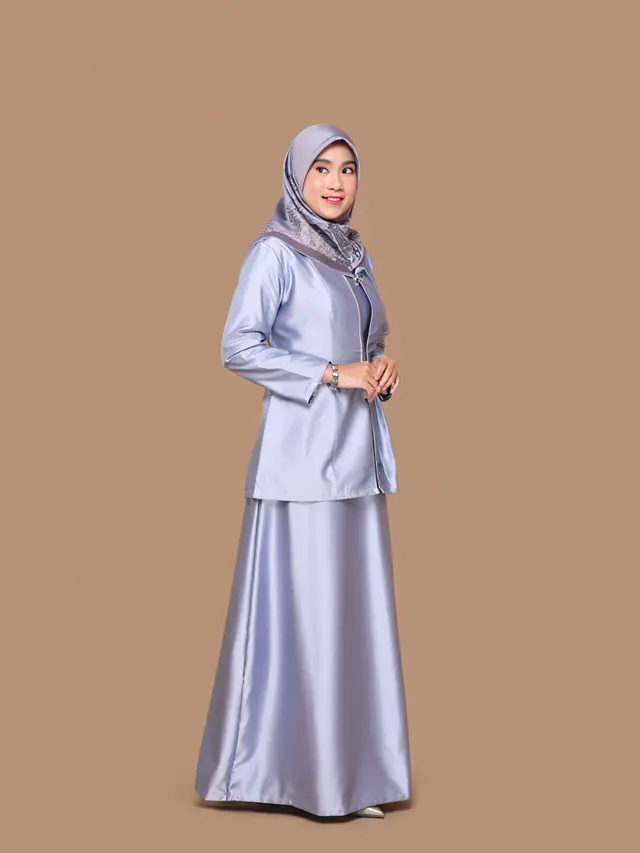 Gamis Satin Polos dengan Potongan A-line