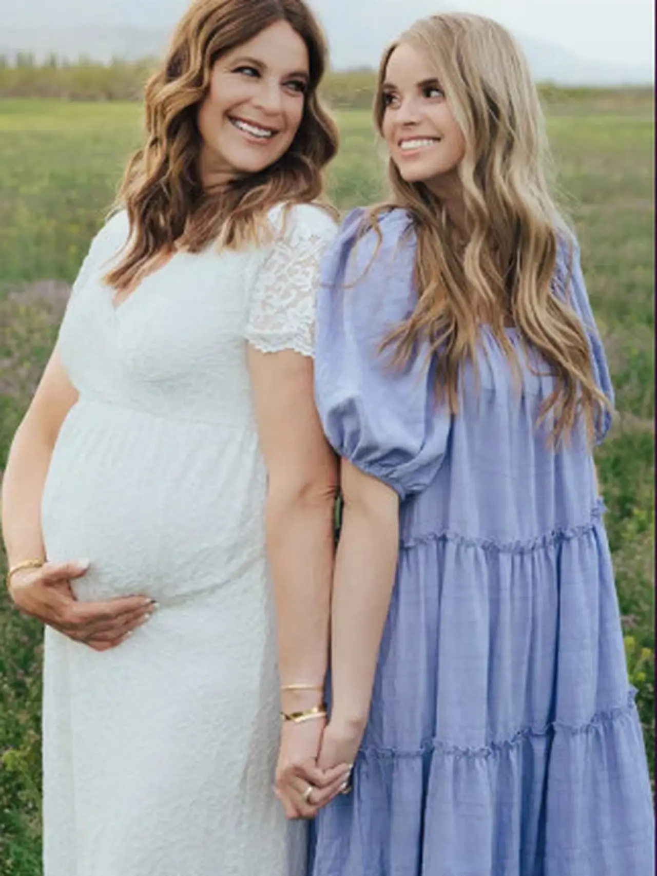 Jadi Ibu Pengganti, Wanita 50 Tahun Ini Melahirkan Cucunya Sendiri