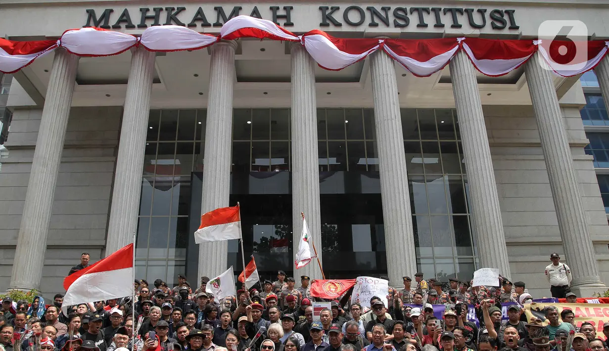 Forum Guru Besar menilai sikap DPR yang ingin menganulir putusan MK adalah bentuk ancaman serius terhadap demokrasi dan konstitusi Indonesia. (Liputan6.com/Herman Zakharia)